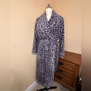 Sonoma Gray Leopard print Plush Robe